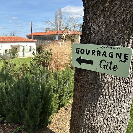 Maison De Vacances Gondrin Exteriör bild