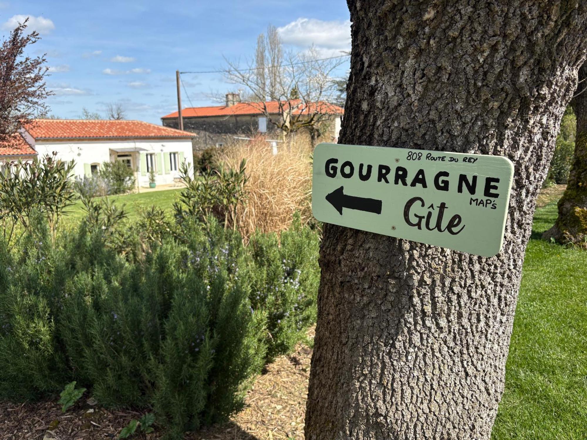 Maison De Vacances Gondrin Exteriör bild